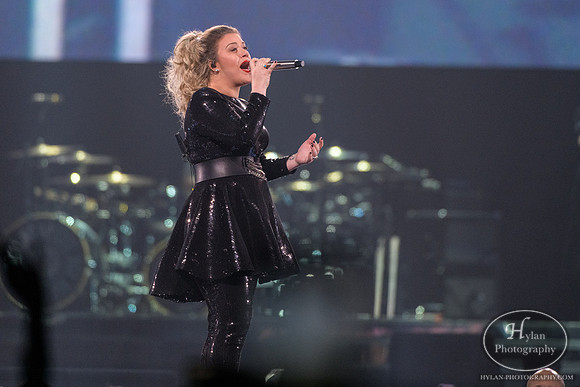 KellyClarkson-HylanPhotography-PPLCenter-WLEV-2.jpg
