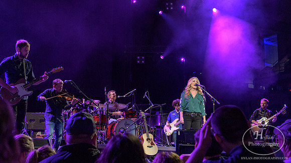 LeeAnnWomack-HylanPhotography-MoheganPa-CatCountry96-2-4.jpg