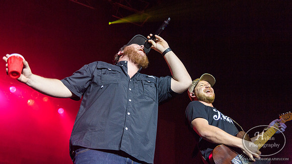 LukeCombs-HylanPhotography-SandsEventCenter-CatCountry96-2-4.jpg