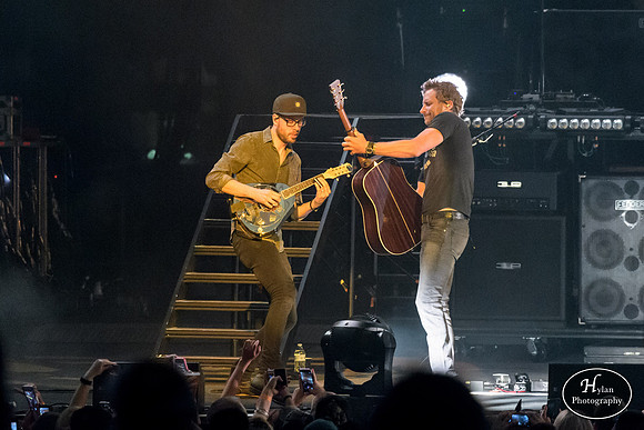 DierksBentley-HylanPhotography-PavilionAtMontage-CatCountry-01-4.jpg