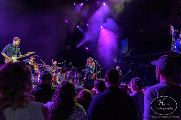 LeeAnnWomack-HylanPhotography-MoheganPa-CatCountry96-2-3.jpg