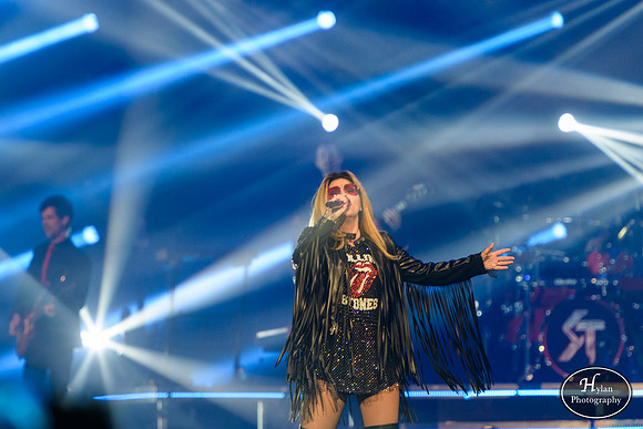 ShaniaTwain-HylanPhotography-PPLCenter-CatCountry-WLEV-205106.jpg
