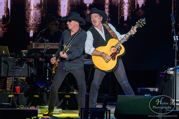 Brooks&Dunn-HylanPhotography-AllentownFair2019-WLEV-203721.jpg