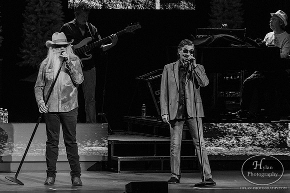 OakRidgeBoys-HylanPhotography-FMKirby-CatCountry96-195444.jpg