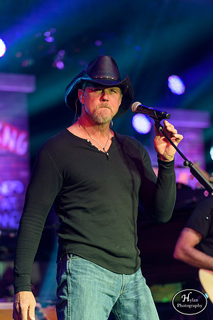 TraceAdkins-HylanPhotography-MoheganSunPocono-CatCountry-01-3.jpg