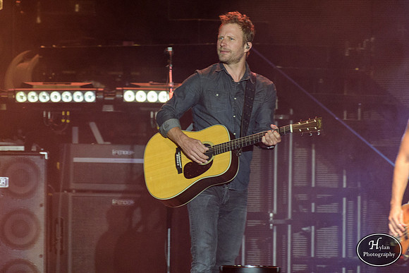 DierksBentley-HylanPhotography-Musikfest2016-CatCountry-204132.jpg