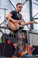BrothersOsborne-HylanPhotography-AllentownFair2016-CatCountry-02.jpg