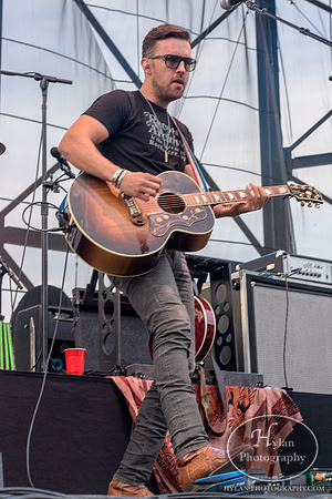 BrothersOsborne-HylanPhotography-AllentownFair2016-CatCountry-02.jpg