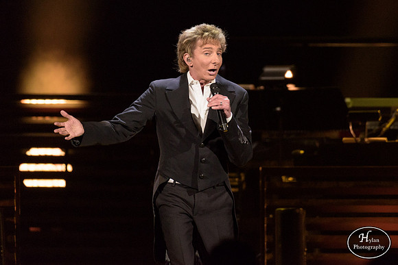 BarryManilow-HylanPhotography-MoheganSunArena-WLEV-203056.jpg