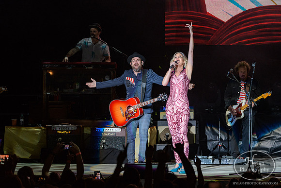 Sugarland-HylanPhotography-AllentownFair-CatCountry96-204823.jpg