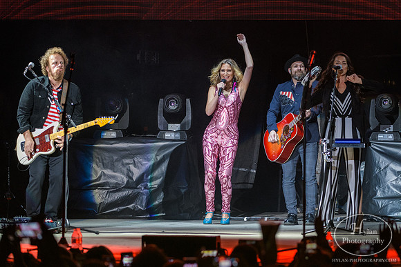 Sugarland-HylanPhotography-AllentownFair-CatCountry96-2.jpg
