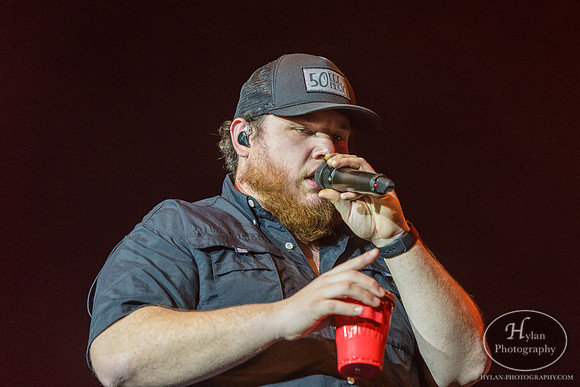 LukeCombs-HylanPhotography-SandsEventCenter-CatCountry96-210448.jpg