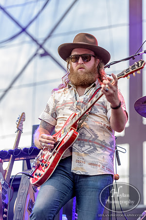 BrothersOsborne-HylanPhotography-AllentownFair2016-CatCountry-190936.jpg