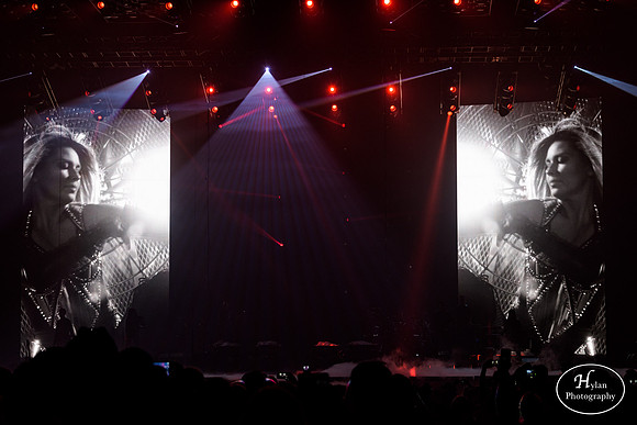 ShaniaTwain-HylanPhotography-PPLCenter-CatCountry-WLEV-01.jpg