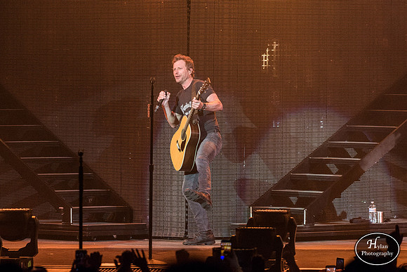 DierksBentley-HylanPhotography-PavilionAtMontage-CatCountry-213840.jpg