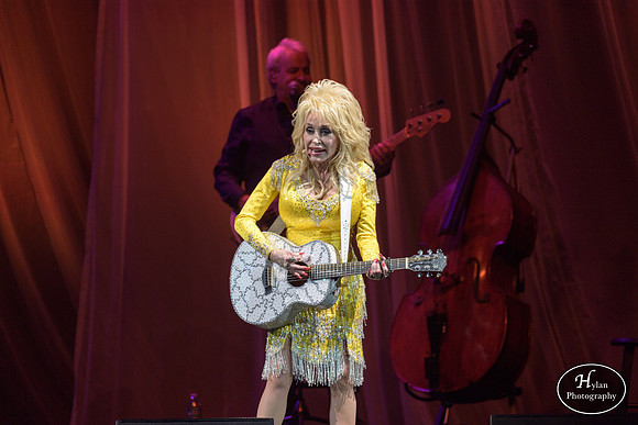 DollyParton-HylanPhotography-MoheganSunArenaPa-CatCountry-200852.jpg