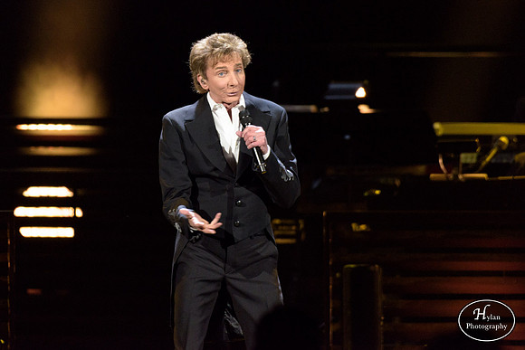 BarryManilow-HylanPhotography-MoheganSunArena-WLEV-01-5.jpg