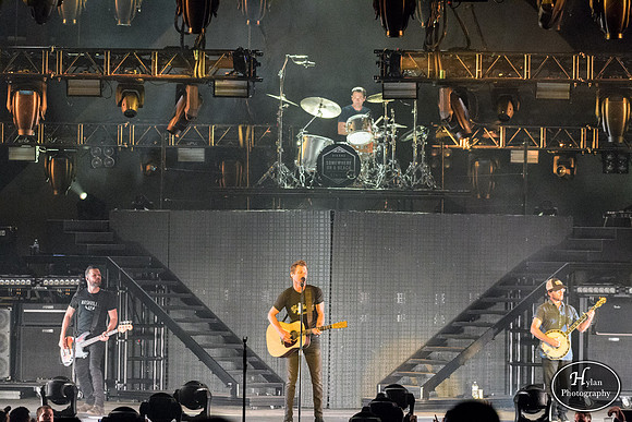 DierksBentley-HylanPhotography-PavilionAtMontage-CatCountry-01-2.jpg