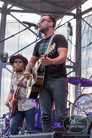 BrothersOsborne-HylanPhotography-AllentownFair2016-CatCountry-01-7.jpg