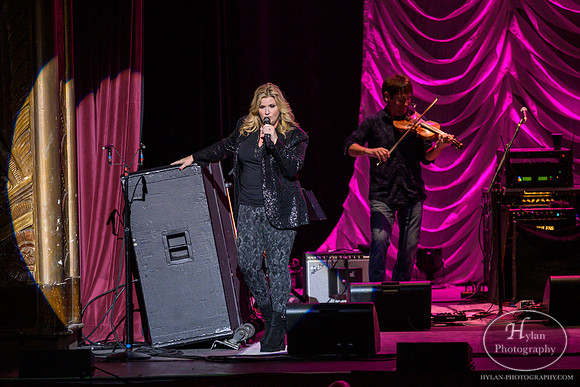 TrishaYearwood-HylanPhotography-FMKirby-CatCountry-205844.jpg