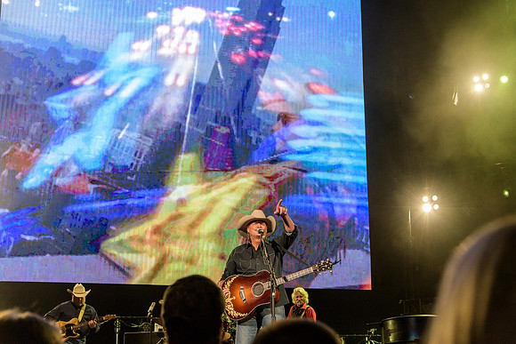 AlanJackson-HylanPhotography-MoheganPa-CatCountry96-204558.jpg