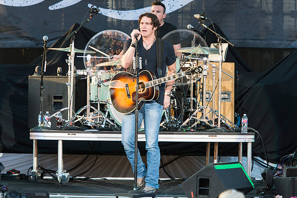 Joe-Nichols-Hylan-Allentown-Fair-2014-2.jpg