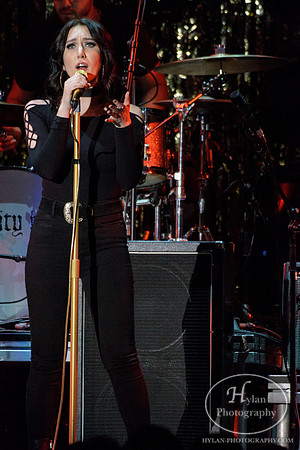 AubrieSellers-HylanPhotography-SantanderArena-CatCountry-190642.jpg