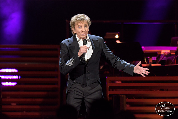 BarryManilow-HylanPhotography-MoheganSunArena-WLEV-203004.jpg