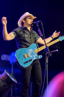 BradPaisley-HylanPhotography-MoheganSunArena-CatCountry-211856.jpg