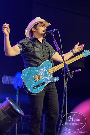 BradPaisley-HylanPhotography-MoheganSunArena-CatCountry-211856.jpg