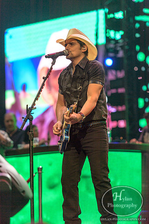 BradPaisley-HylanPhotography-MoheganSunArena-CatCountry-01-3.jpg