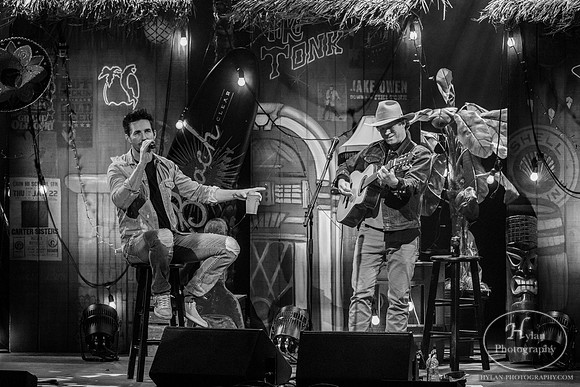 JakeOwen-HylanPhotography-FMKirby-CatCountry96-210501.jpg