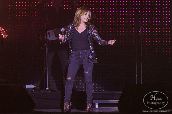 MartinaMcBride-HylanPhotography-SandsEventCenter-CatCountry-3-5.jpg