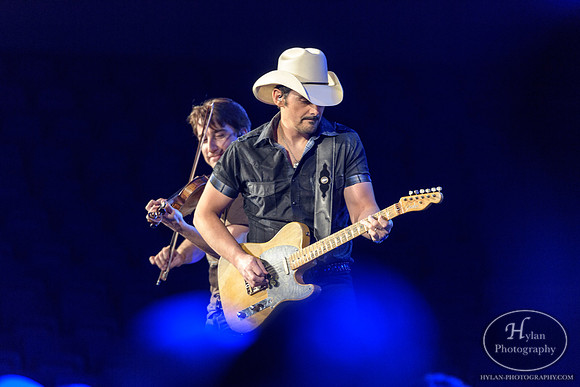 BradPaisley-HylanPhotography-MoheganSunArena-CatCountry-01-6.jpg