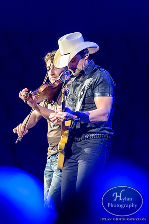 BradPaisley-HylanPhotography-MoheganSunArena-CatCountry-212504.jpg