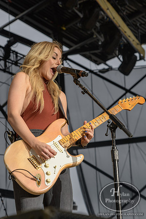 LindsayEll-HylanPhotography-AllentownFair-CatCountry96-2-6.jpg