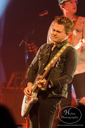 HunterHayes-HylanPhotography-SteelStacks-CatCountry96-2-4.jpg