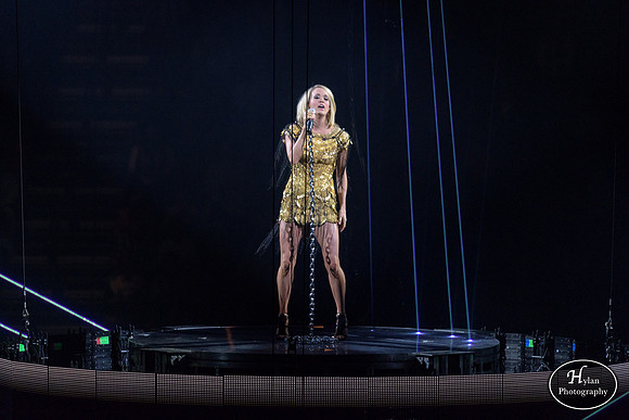 CarrieUnderwood-HylanPhotography-PPLCenter-CatCountry-02-3.jpg
