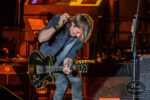 KeithUrban-HylanPhotography-AllentownFair17-CatCountry96-5-2.jpg