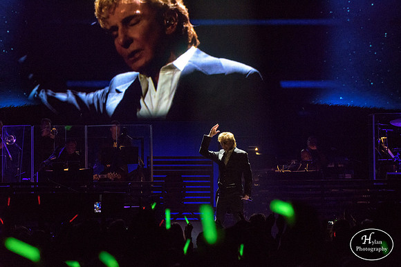 BarryManilow-HylanPhotography-MoheganSunArena-WLEV-01-10.jpg