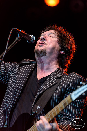 TheRomantics-HylanPhotography-SandsBethlehemEventCenter-WLEV-191604.jpg
