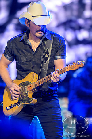 BradPaisley-HylanPhotography-MoheganSunArena-CatCountry-212336.jpg
