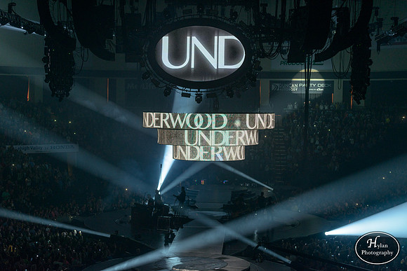 CarrieUnderwood-HylanPhotography-PPLCenter-CatCountry-204246.jpg