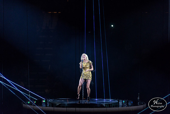 CarrieUnderwood-HylanPhotography-PPLCenter-CatCountry-02-2.jpg