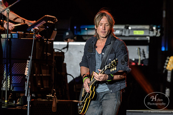 KeithUrban-HylanPhotography-AllentownFair17-CatCountry96-202314.jpg