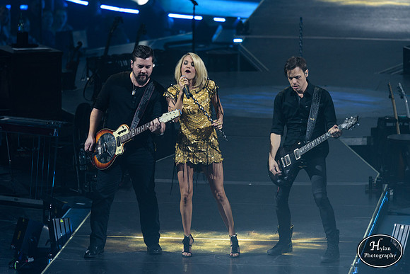 CarrieUnderwood-HylanPhotography-PPLCenter-CatCountry-02-8.jpg
