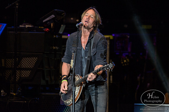 KeithUrban-HylanPhotography-AllentownFair17-CatCountry96-2-3.jpg