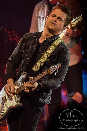 HunterHayes-HylanPhotography-SteelStacks-CatCountry96-2-5.jpg