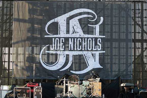 Joe-Nichols-Hylan-Allentown-Fair-2014-1.jpg