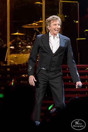 BarryManilow-HylanPhotography-MoheganSunArena-WLEV-01-2.jpg